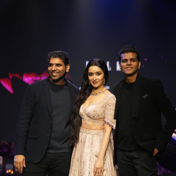 ശ്രദ്ധ കപൂറിനെ മാതൃകയാക്കി LFW x FDCI യിൽ കൽക്കി മുഷ്ക് ശേഖരം പ്രദർശിപ്പിക്കുന്നു (#1671541)